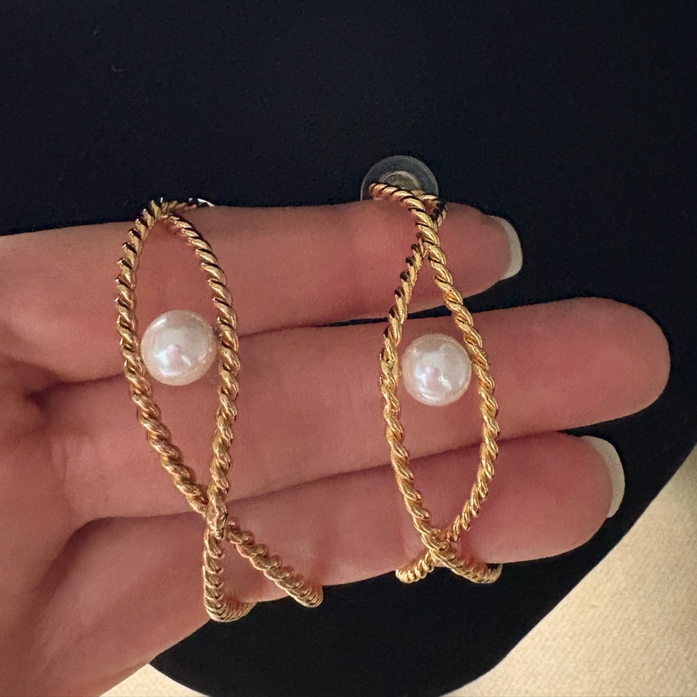 Vintage 1995 Avon Gold Rope Infinity Hoop Earrings 2” Floating Pearl NIB